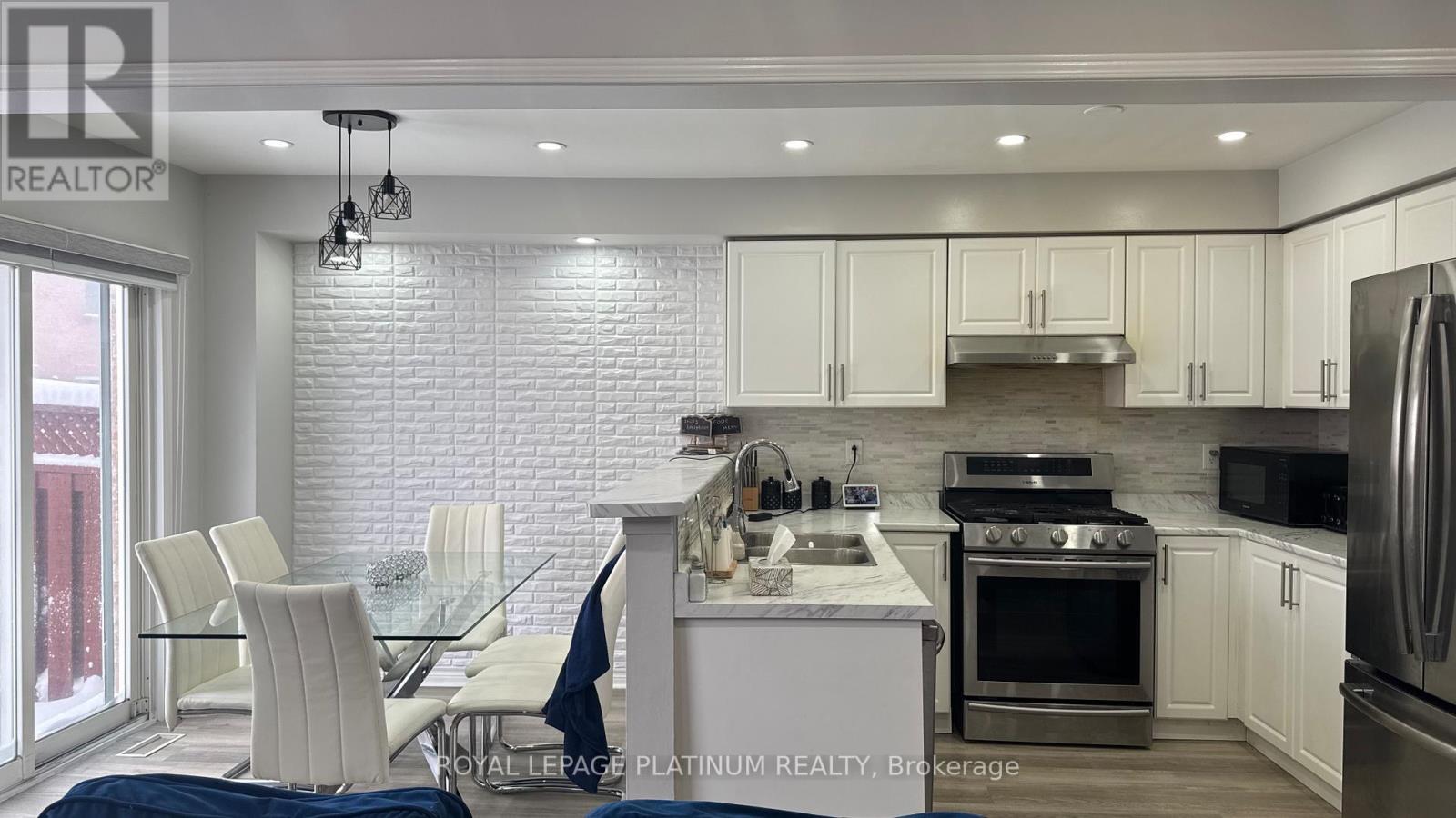 22 Rivermere Court, Brampton, Ontario  L7A 1R4 - Photo 8 - W12777064