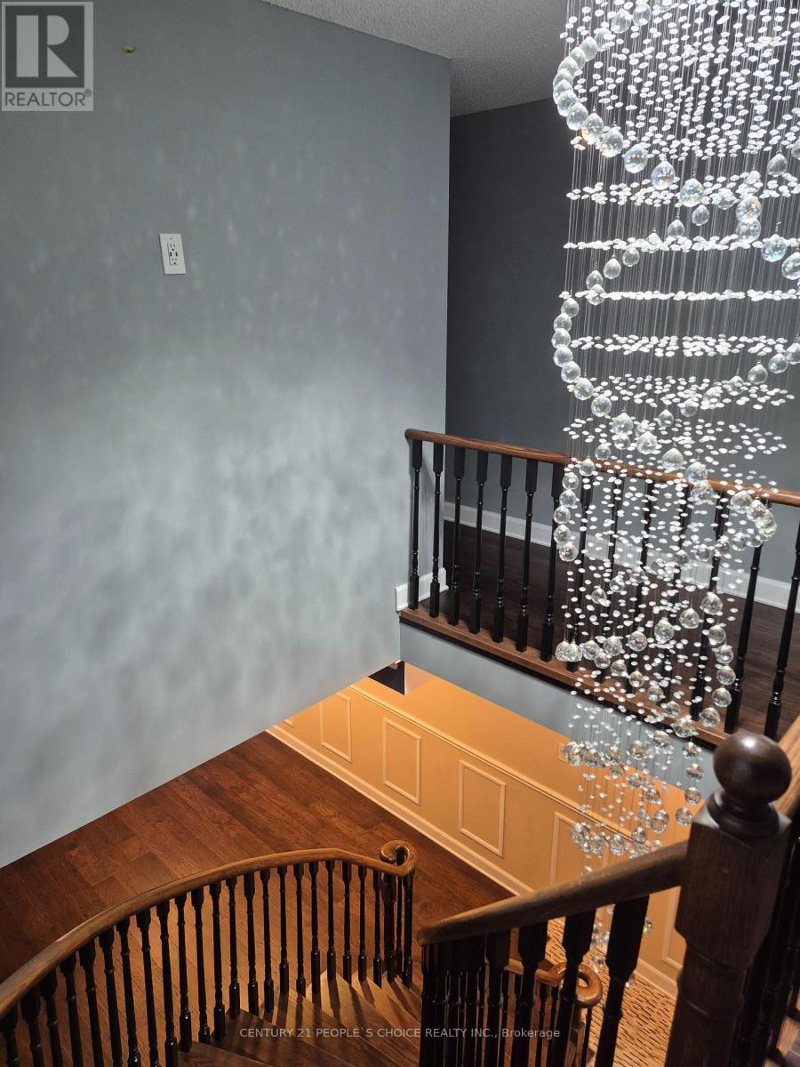 4554 Willow Creek Drive, Mississauga, Ontario  L5V 1G7 - Photo 12 - W12777174