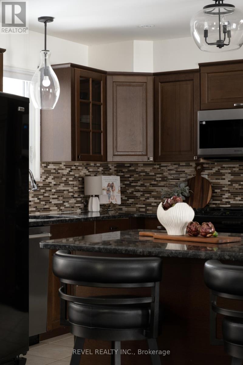 104 Charles Street, Halton Hills, Ontario  L7G 2M9 - Photo 10 - W12777184