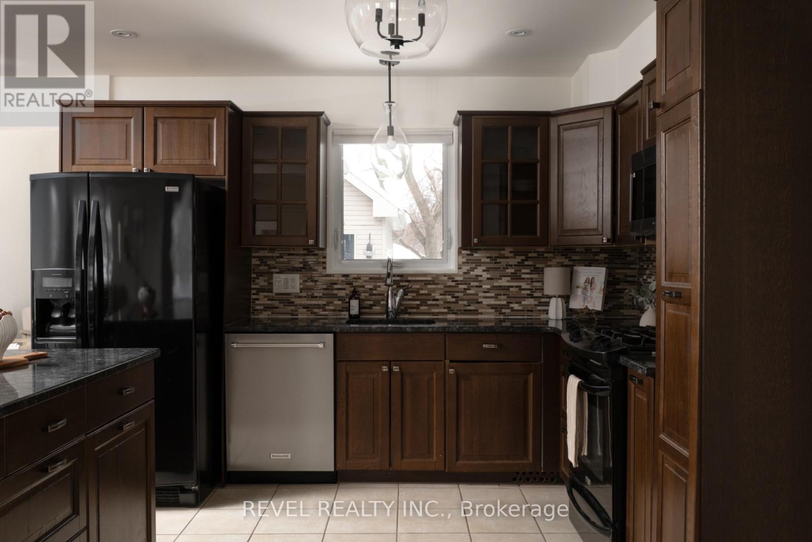 104 Charles Street, Halton Hills, Ontario  L7G 2M9 - Photo 11 - W12777184