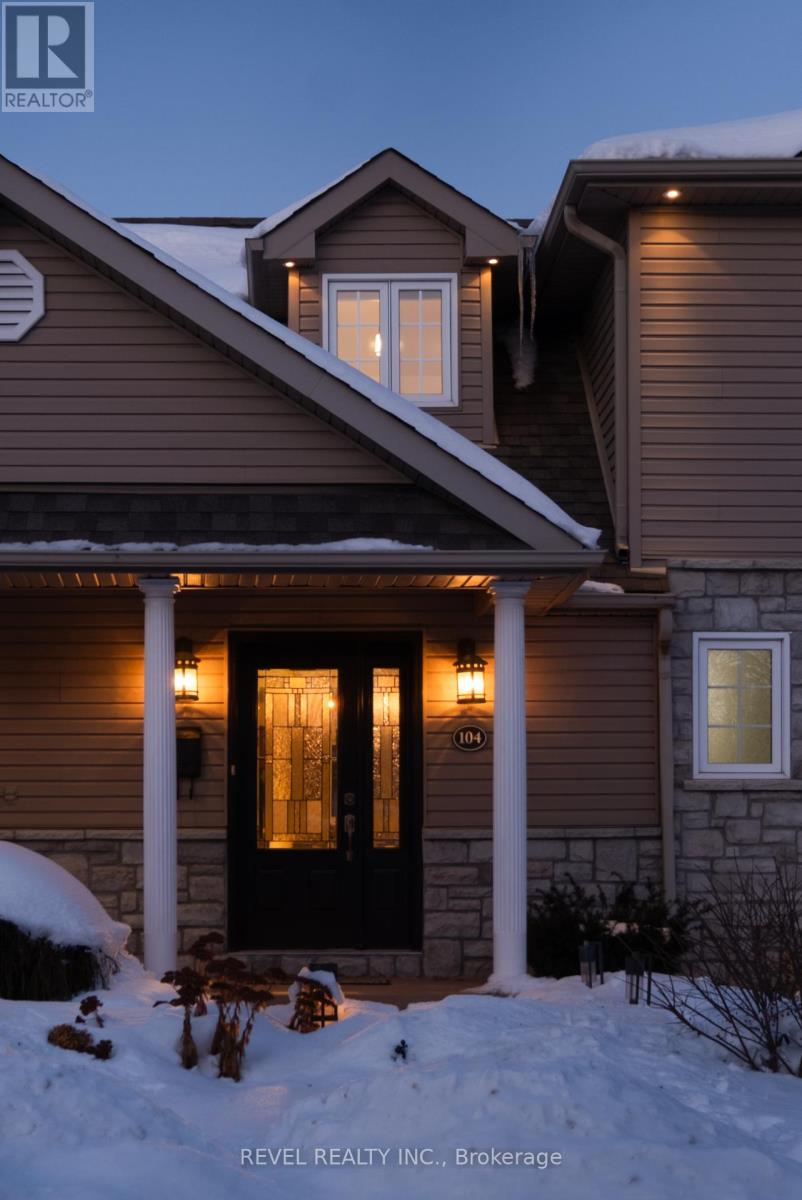 104 Charles Street, Halton Hills, Ontario  L7G 2M9 - Photo 2 - W12777184