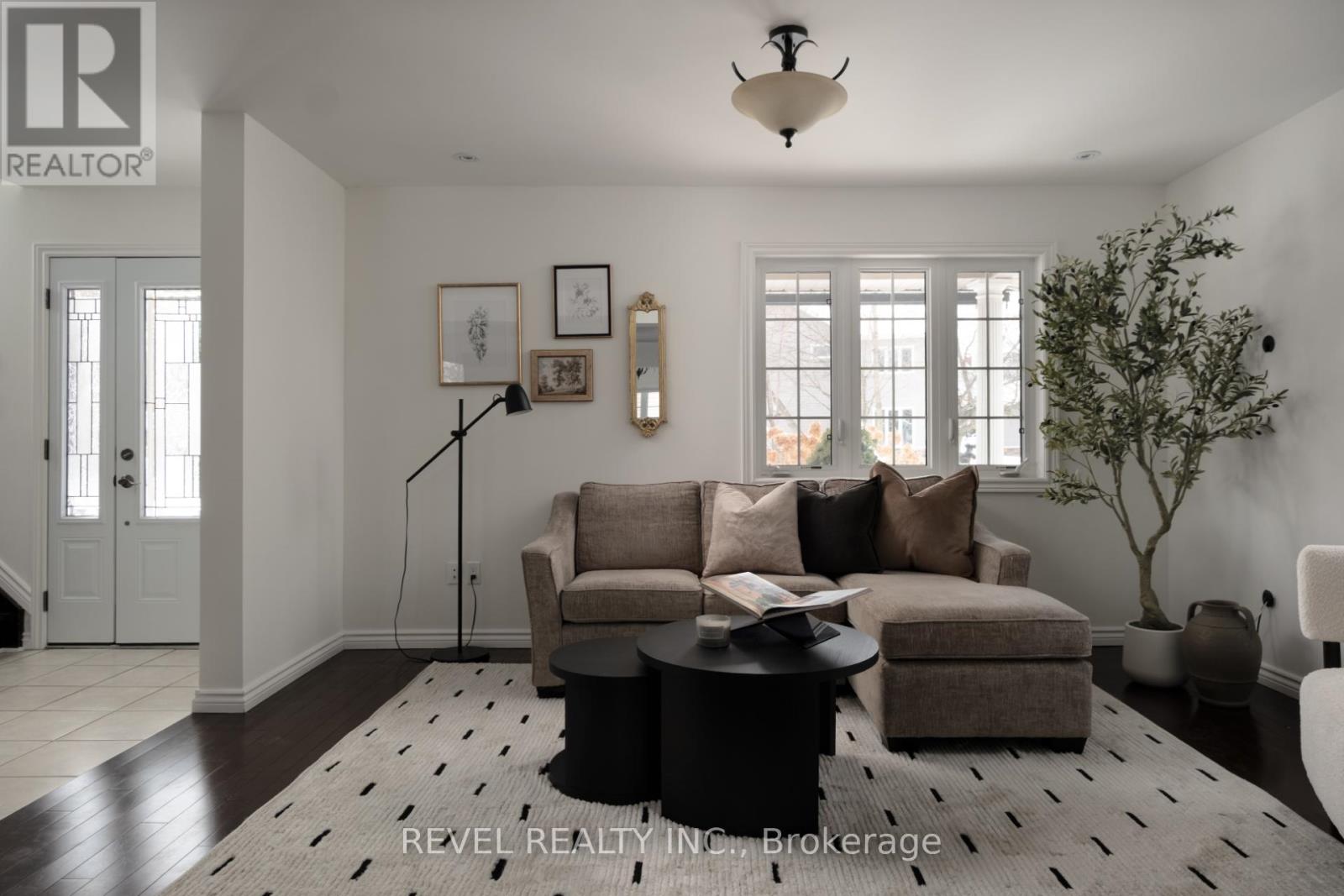 104 Charles Street, Halton Hills, Ontario  L7G 2M9 - Photo 3 - W12777184