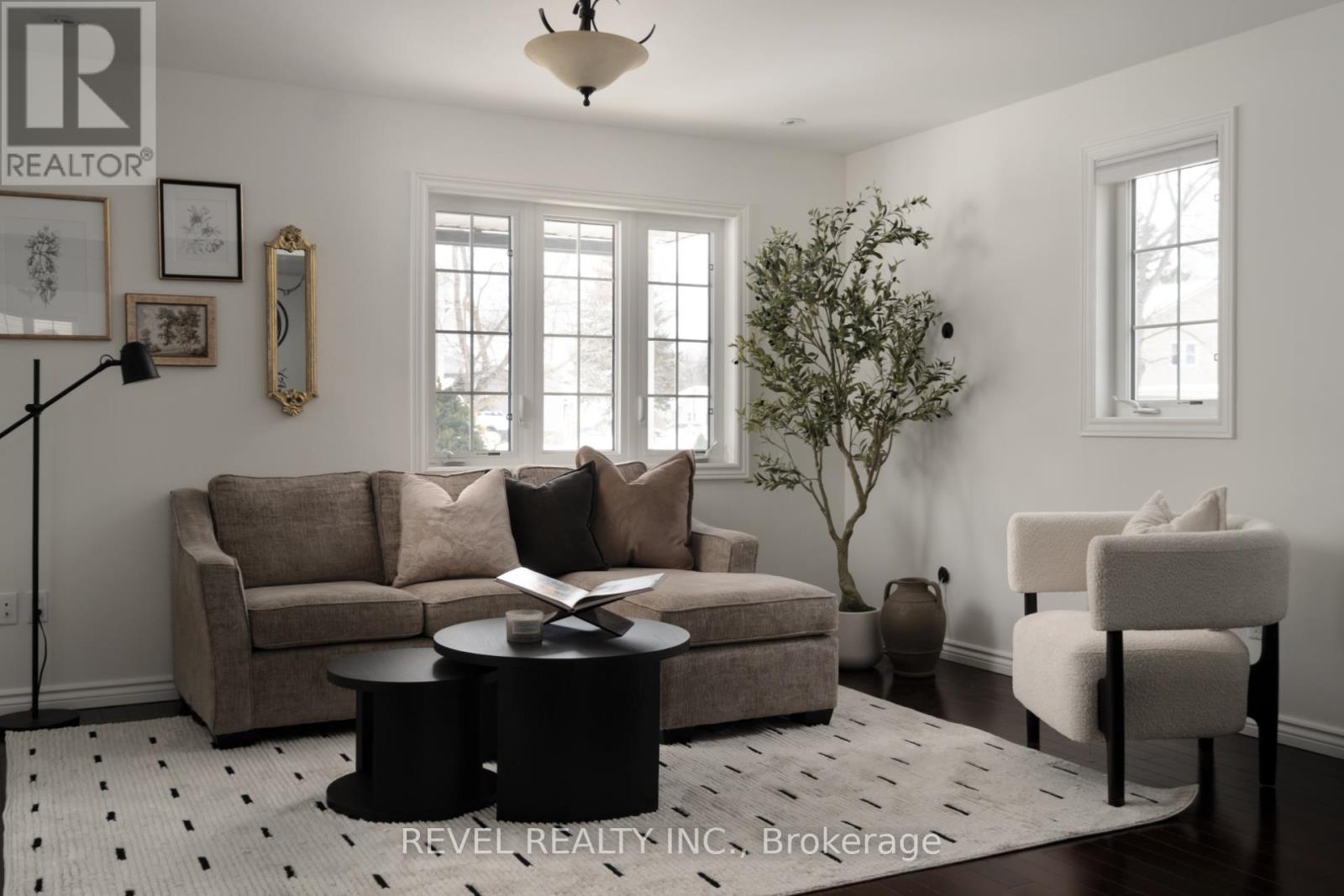 104 Charles Street, Halton Hills, Ontario  L7G 2M9 - Photo 4 - W12777184