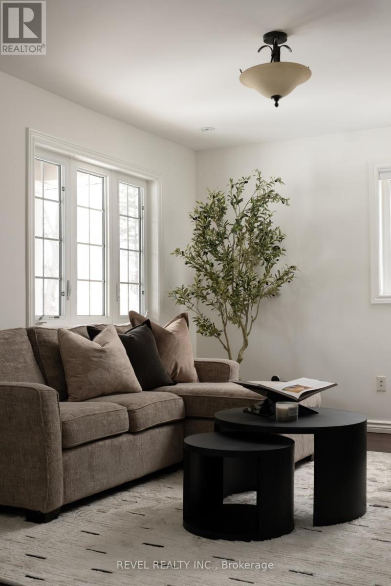 104 Charles Street, Halton Hills, Ontario  L7G 2M9 - Photo 5 - W12777184