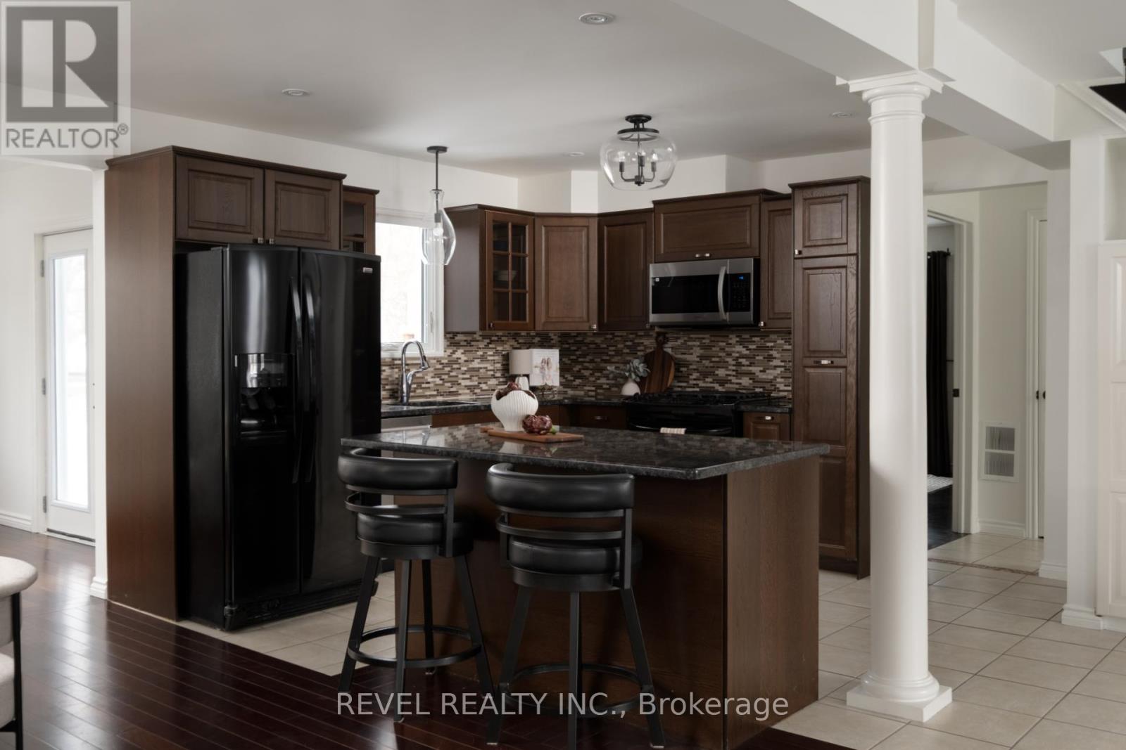 104 Charles Street, Halton Hills, Ontario  L7G 2M9 - Photo 8 - W12777184