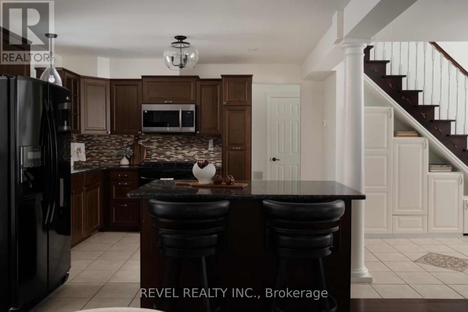 104 Charles Street, Halton Hills, Ontario  L7G 2M9 - Photo 9 - W12777184