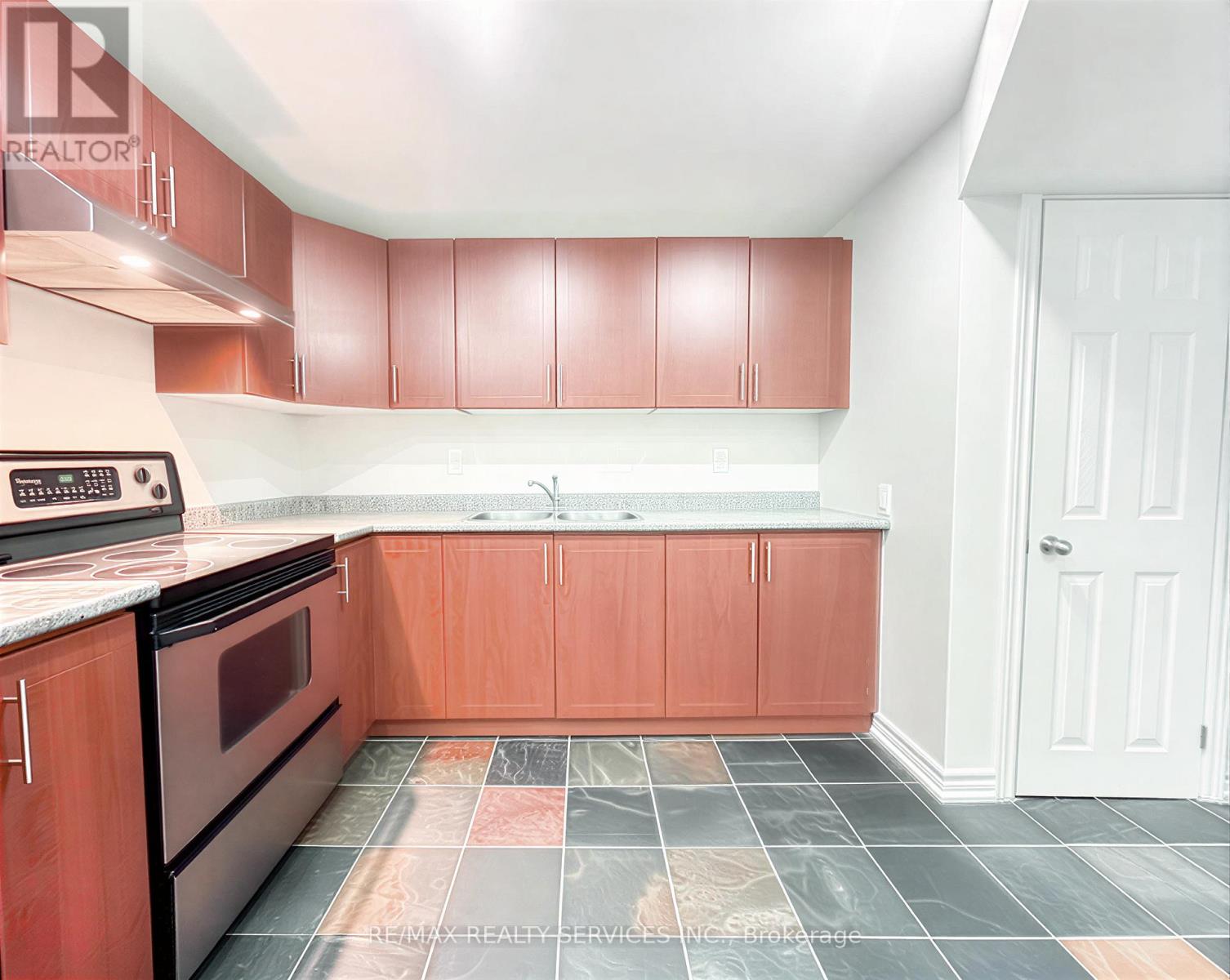 1584 Stevenson Street, Milton, Ontario  L9T 5Z4 - Photo 5 - W12777188