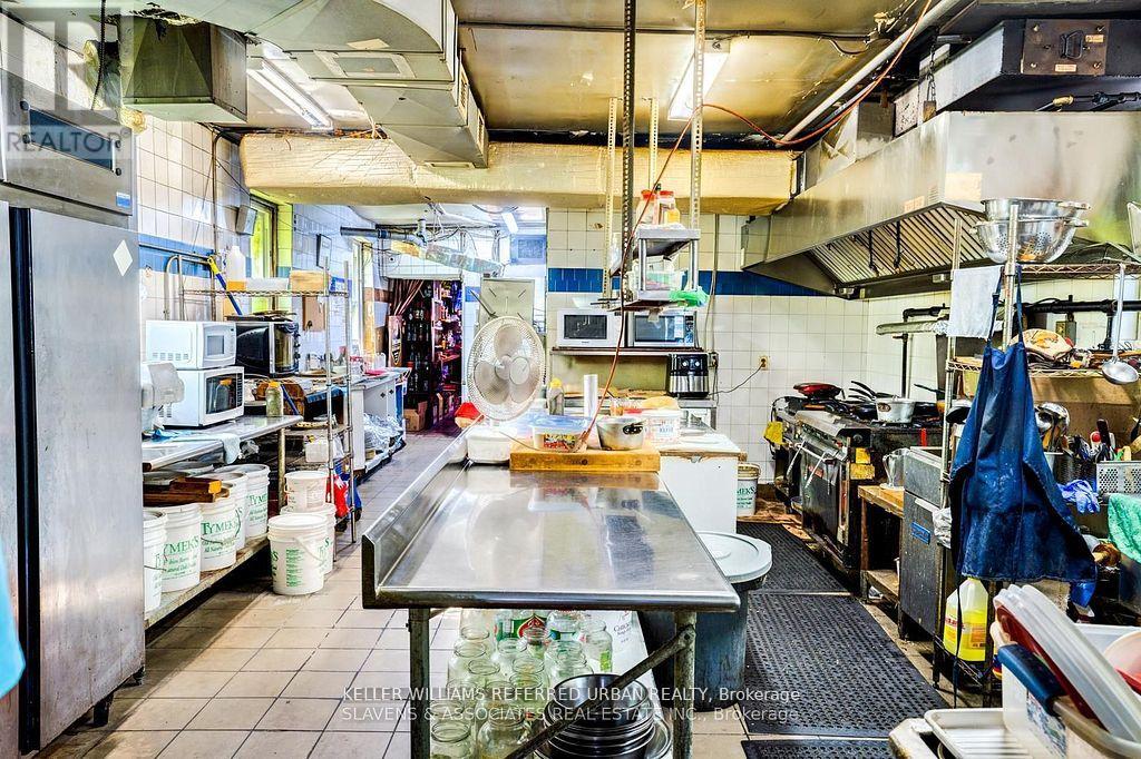 165 Roncesvalles Avenue, Toronto, Ontario  M6R 2L3 - Photo 11 - W12777200