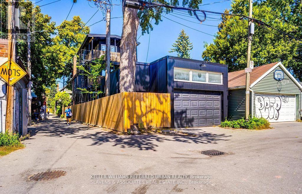 165 Roncesvalles Avenue, Toronto, Ontario  M6R 2L3 - Photo 4 - W12777200