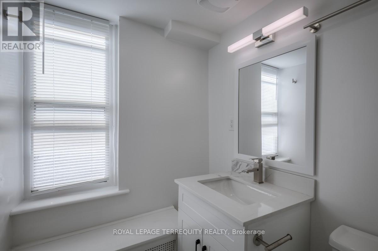 4 - 135 Jane Street, Toronto (Runnymede-Bloor West Village), Ontario  M6S 3Y7 - Photo 13 - W12777212