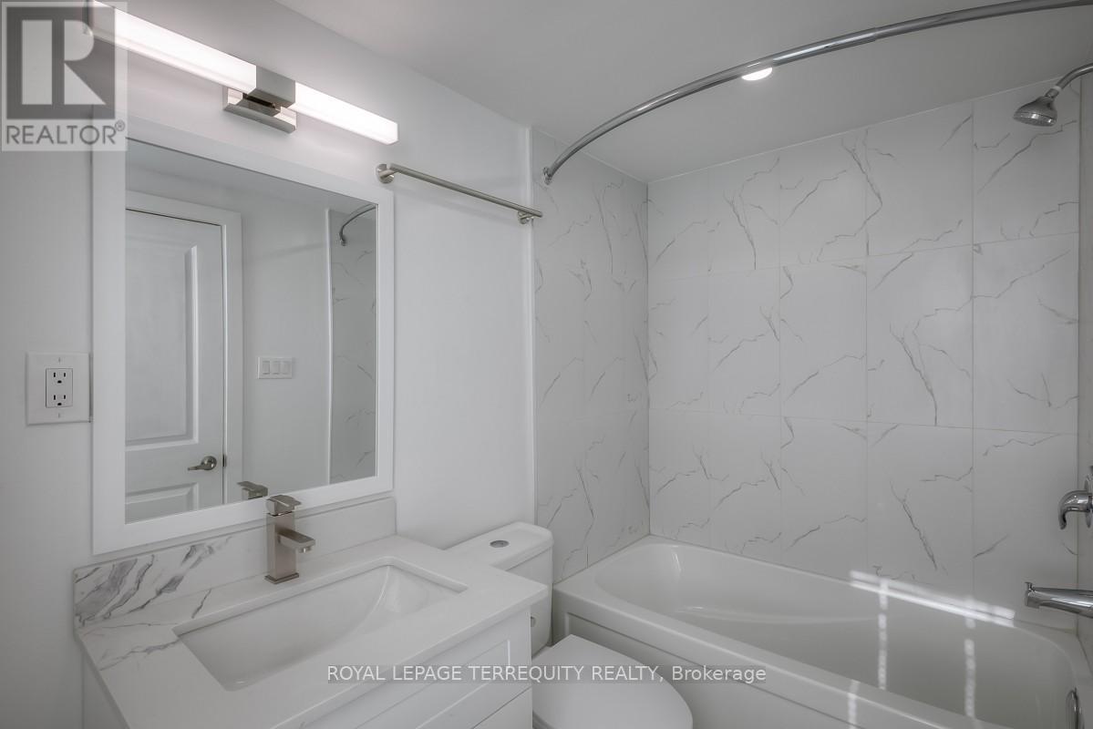 4 - 135 Jane Street, Toronto (Runnymede-Bloor West Village), Ontario  M6S 3Y7 - Photo 14 - W12777212