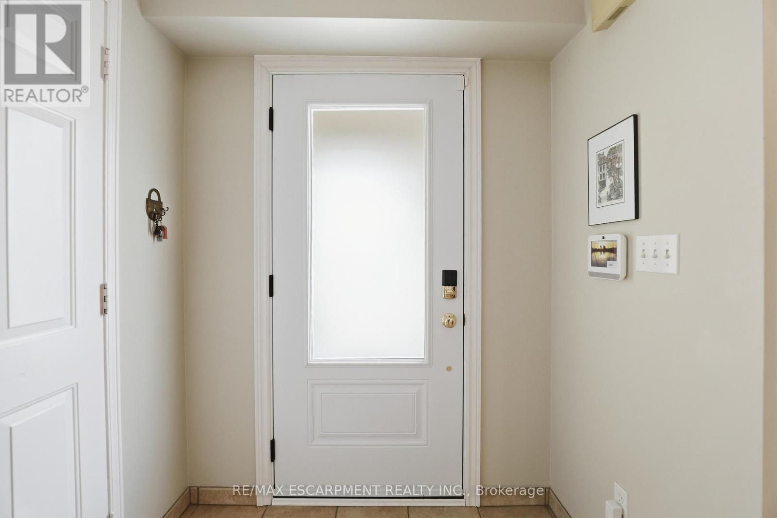 7 - 105 Wilson Street W, Hamilton, Ontario  L9G 3A9 - Photo 3 - X12777078