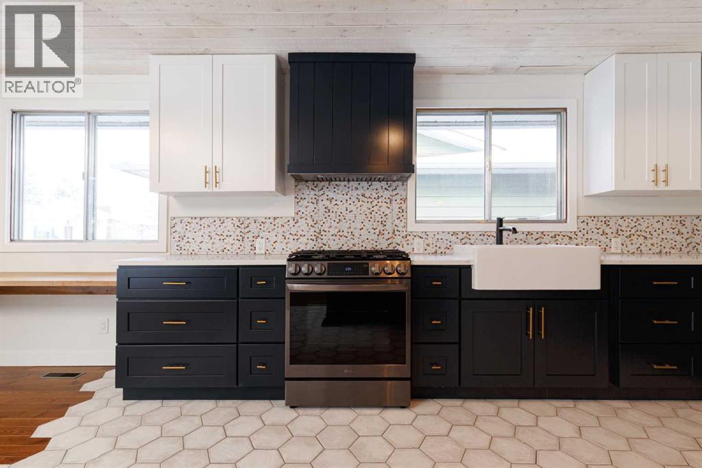 256 Queen Tamara Way Se, Calgary, Alberta  T2J 4E7 - Photo 17 - A2278377