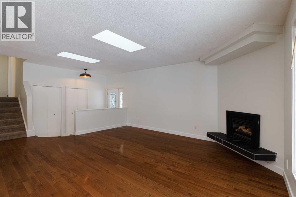 256 Queen Tamara Way Se, Calgary, Alberta  T2J 4E7 - Photo 9 - A2278377