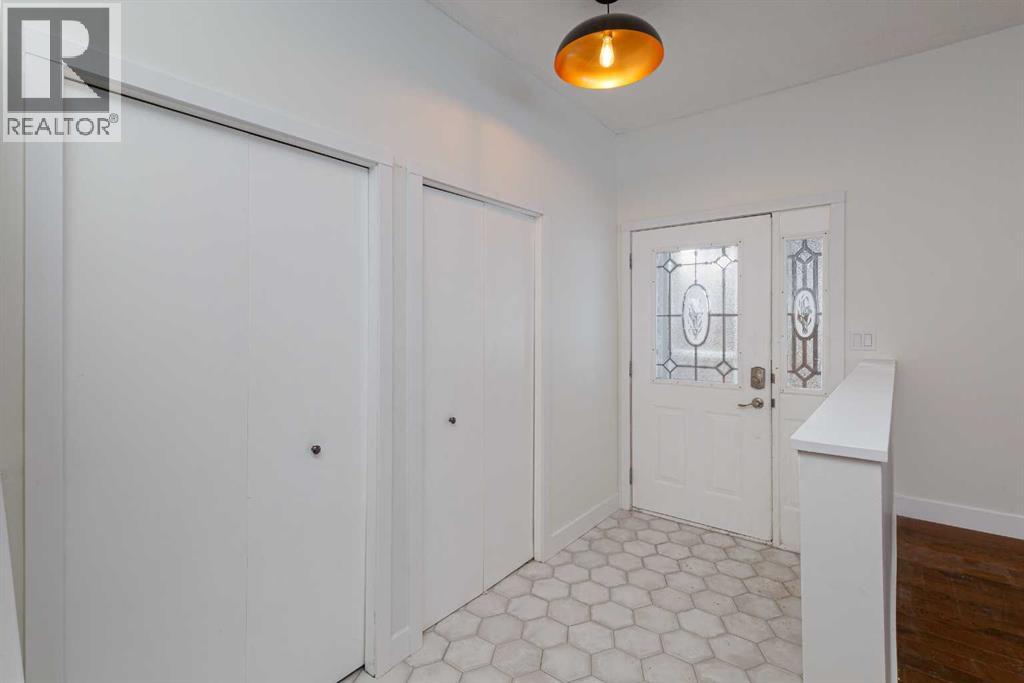 256 Queen Tamara Way Se, Calgary, Alberta  T2J 4E7 - Photo 10 - A2278377