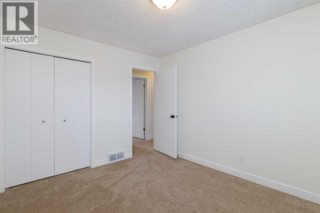 256 Queen Tamara Way Se, Calgary, Alberta  T2J 4E7 - Photo 27 - A2278377