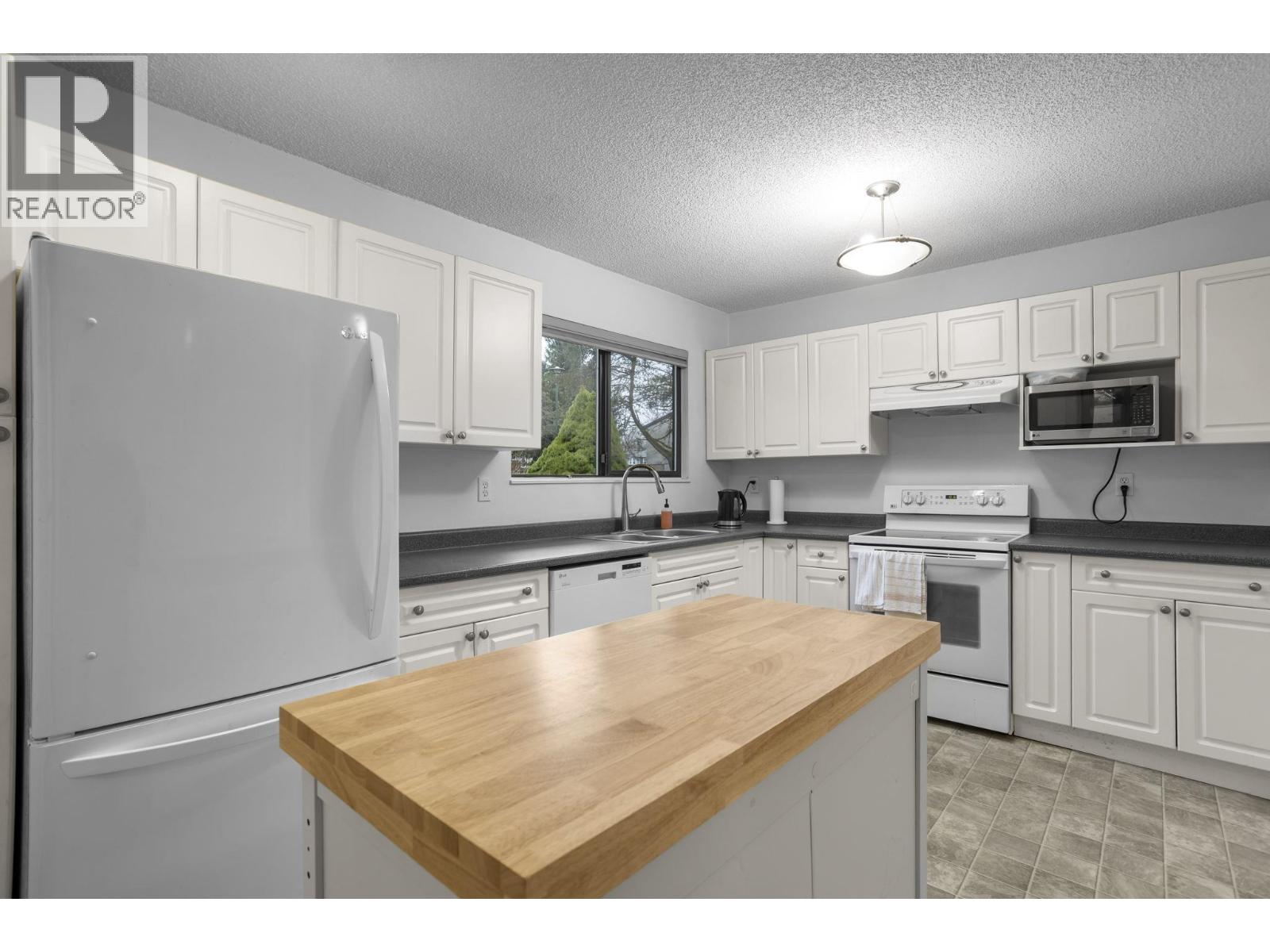 890 Pinebrook Place, Coquitlam, British Columbia  V3C 4B9 - Photo 9 - R3088084