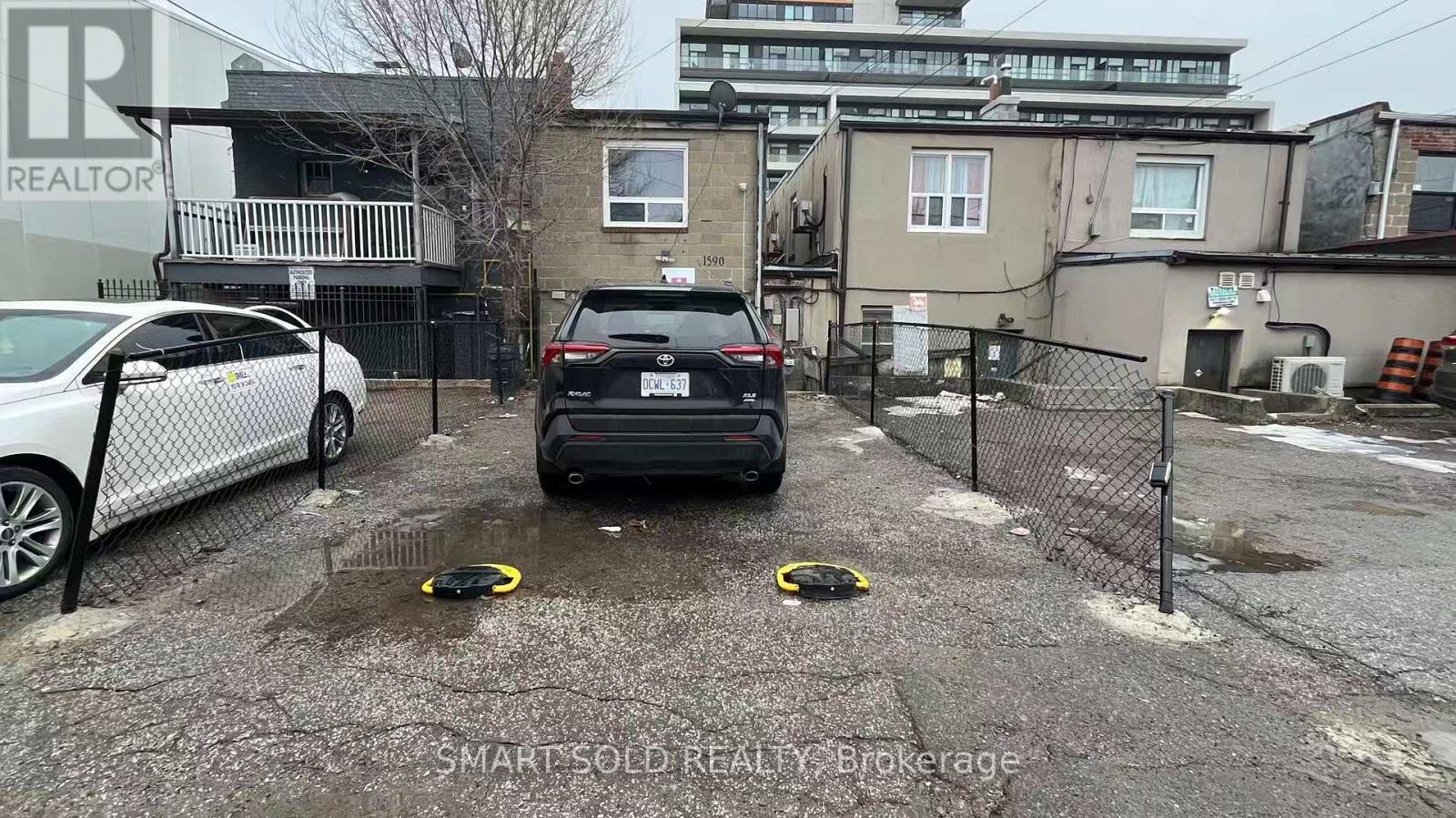 Main Flr + Bsmt - 1590 Eglinton Avenue W, Toronto, Ontario  M6E 2G8 - Photo 10 - W12774274