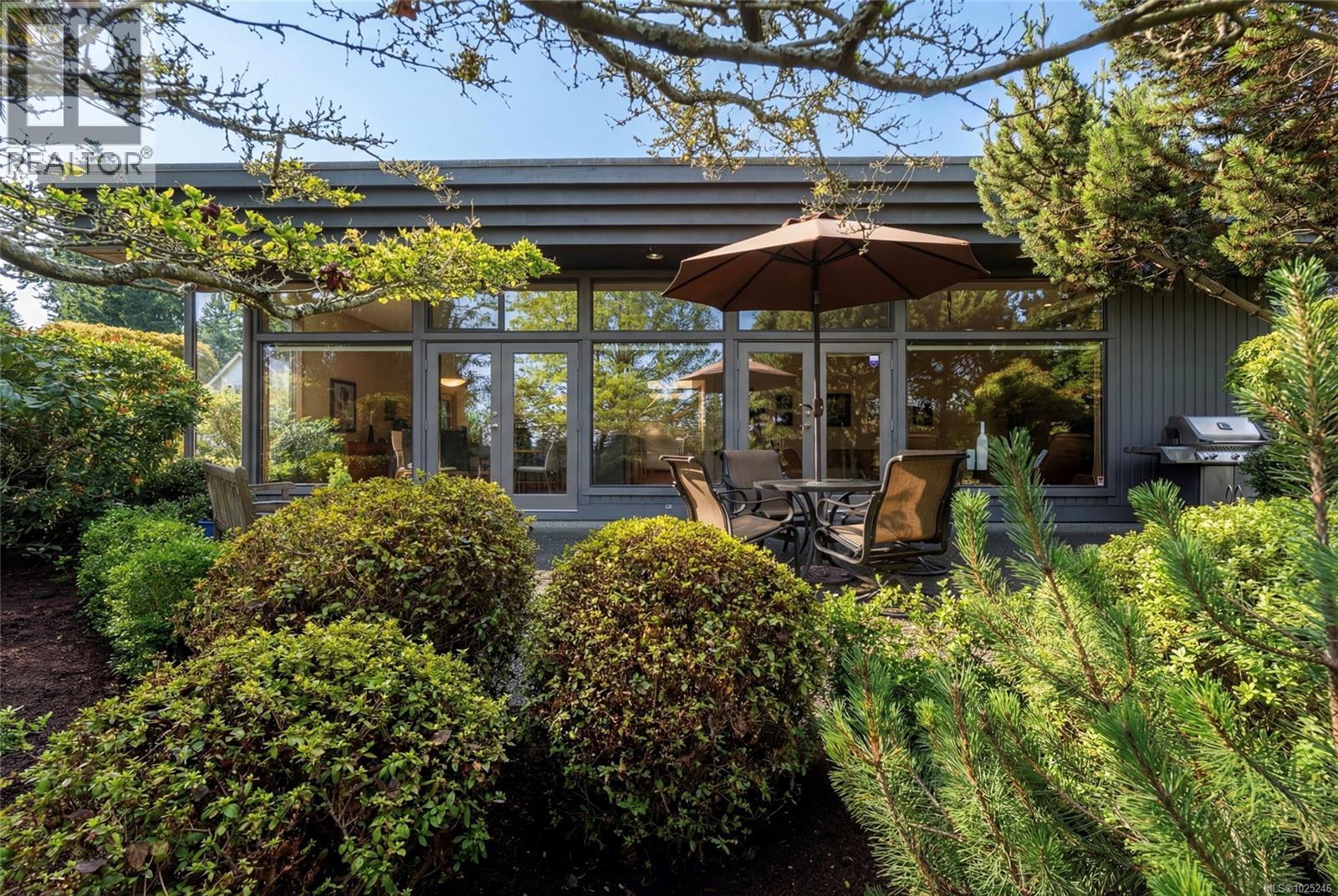 912 Walking Stick Lane, Saanich, British Columbia  V8Y 3H6 - Photo 35 - 1025246