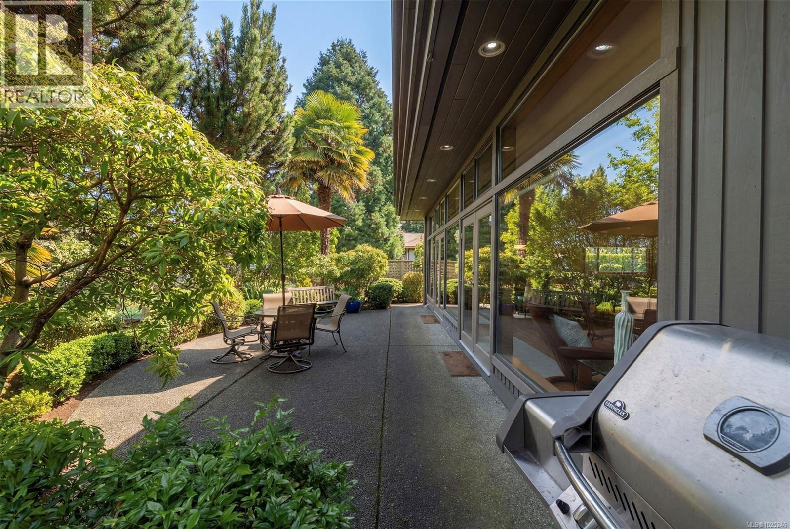 912 Walking Stick Lane, Saanich, British Columbia  V8Y 3H6 - Photo 36 - 1025246