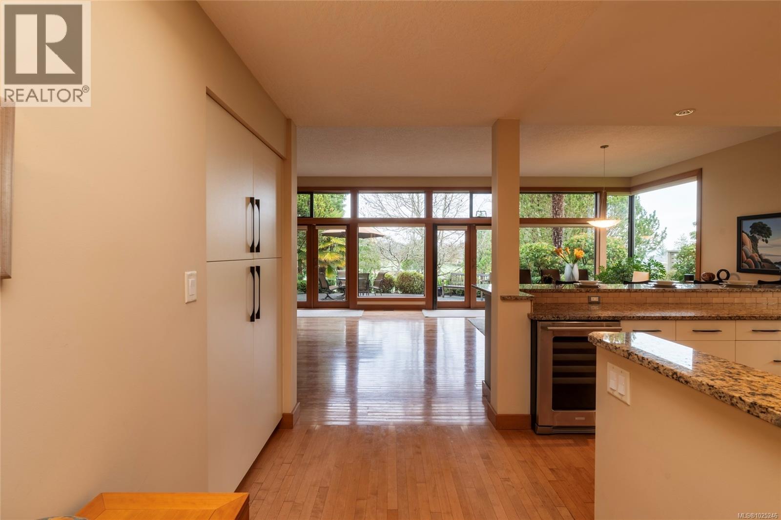 912 Walking Stick Lane, Saanich, British Columbia  V8Y 3H6 - Photo 5 - 1025246