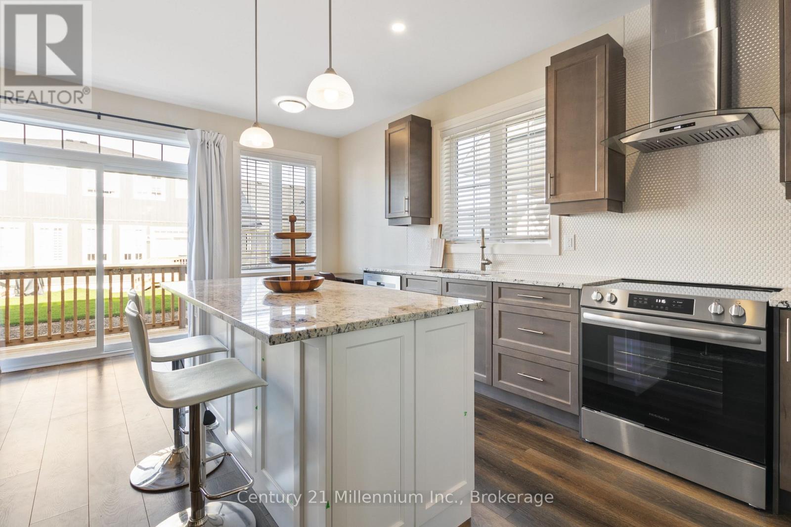 126 Courtland Street, Blue Mountains, Ontario  L9Y 5L8 - Photo 5 - X12777218