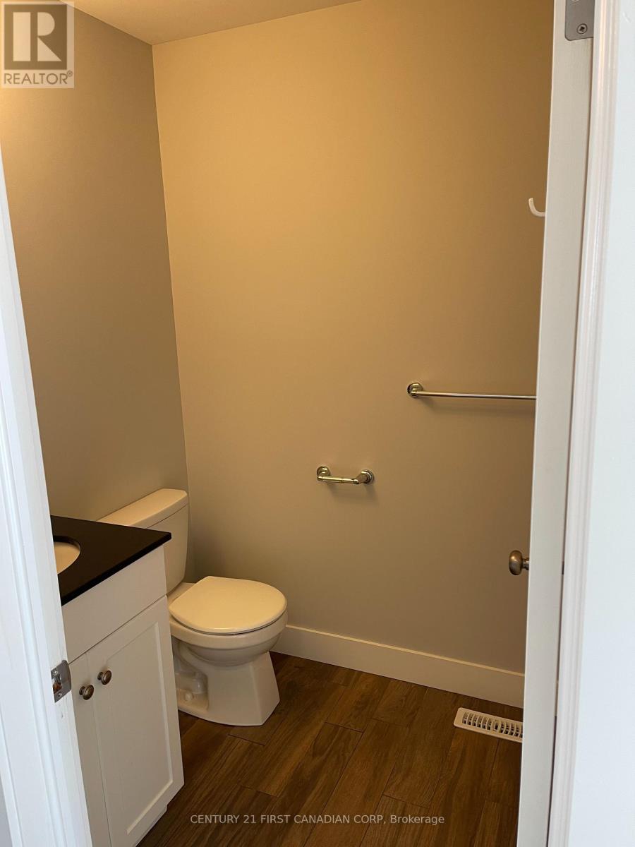 101 Middlesex Drive, Strathroy-Caradoc, Ontario  N7G 4G5 - Photo 12 - X12777244