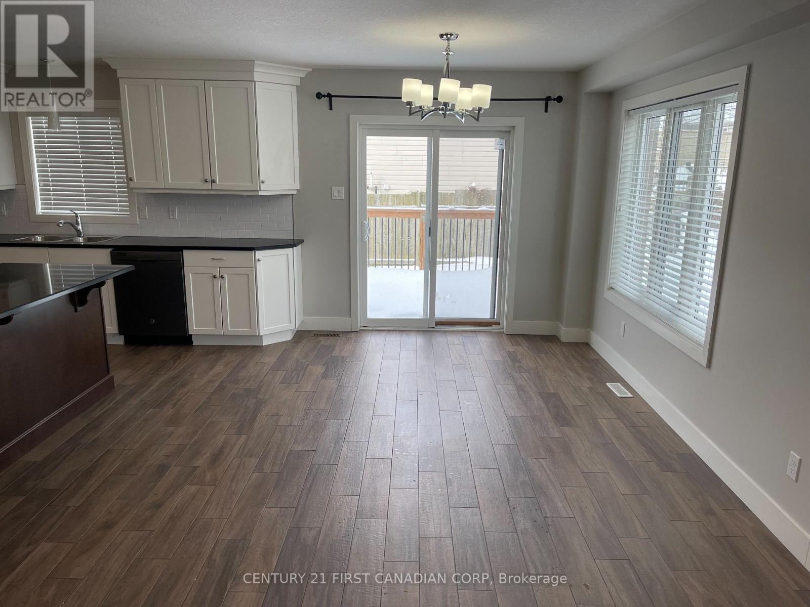 101 Middlesex Drive, Strathroy-Caradoc, Ontario  N7G 4G5 - Photo 8 - X12777244