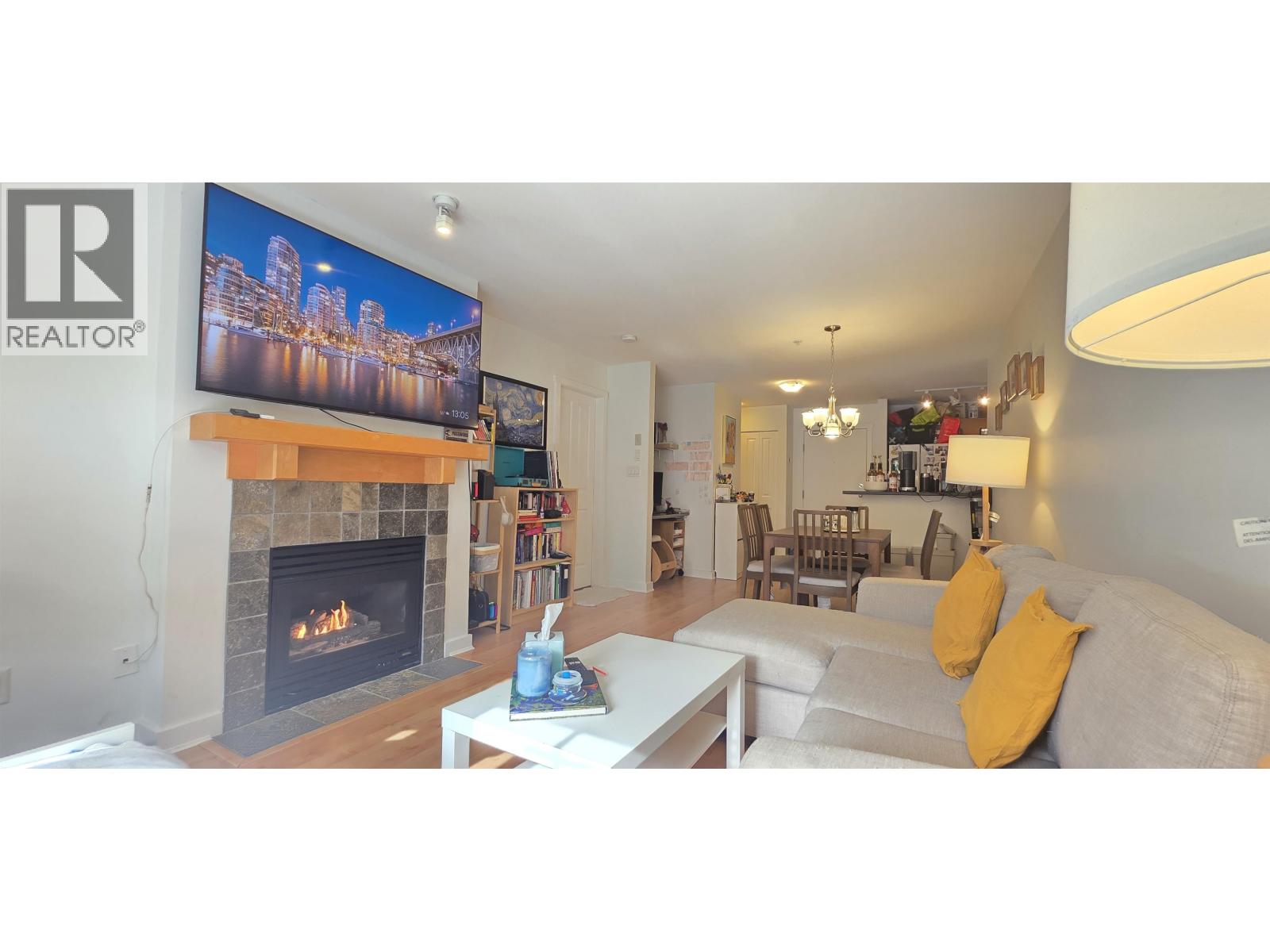 201 15 Smokey Smith Place, New Westminster, British Columbia  V3L 5V7 - Photo 1 - R3087551