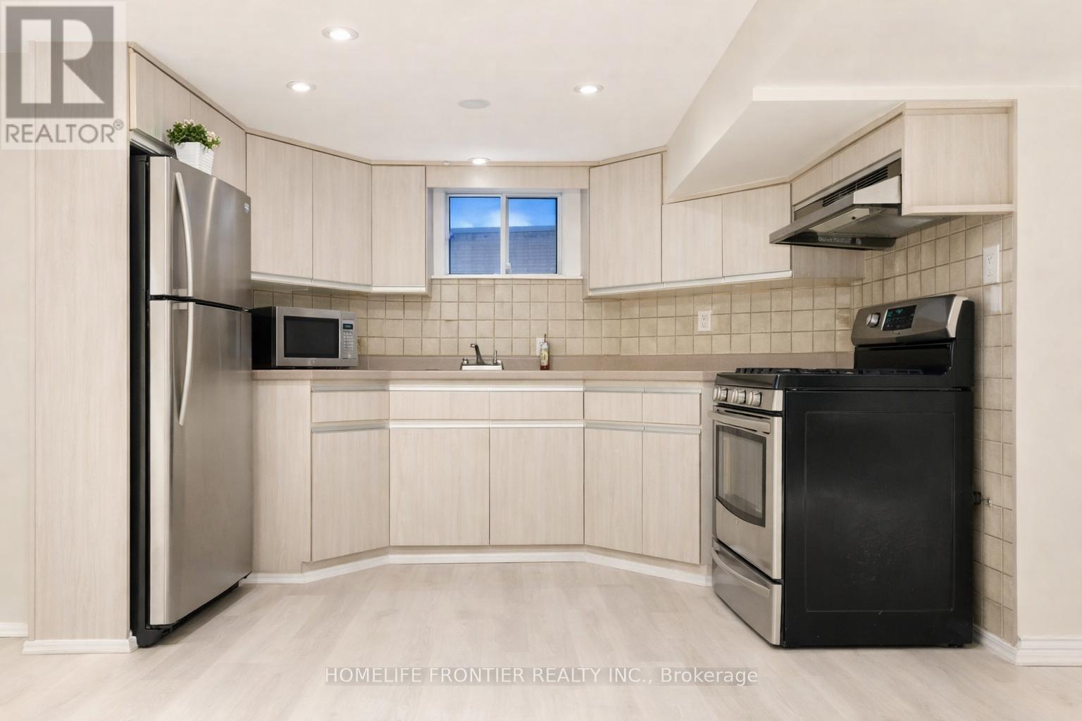 38 Henderson Avenue, Toronto, Ontario  M6J 2B8 - Photo 16 - C12765554