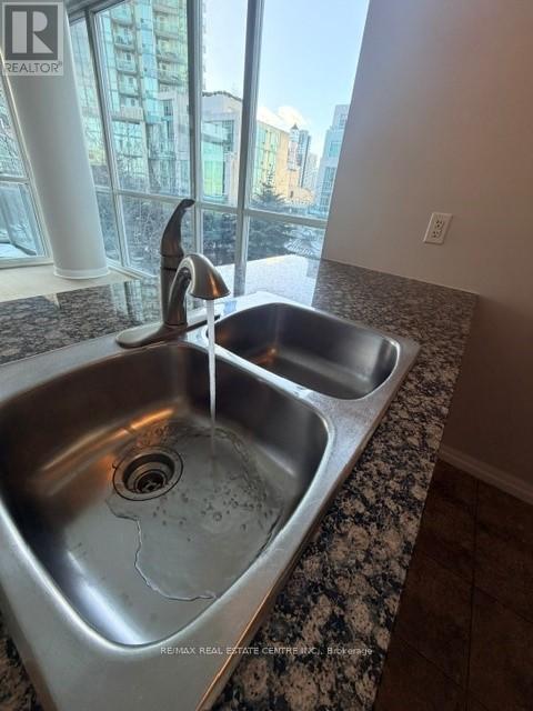 711 - 223 Webb Drive, Mississauga, Ontario  L5B 3W4 - Photo 3 - W12776640