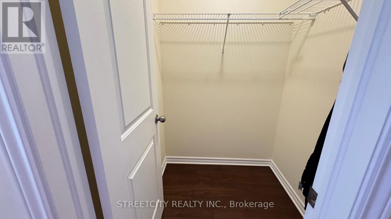 1357 Michael Circle, London East, Ontario  N5V 0B8 - Photo 3 - X12776678