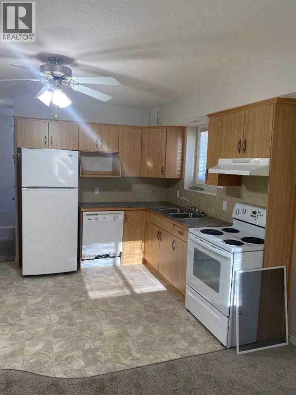 2, 23 Highlands Place W, Lethbridge, Alberta  T1J 4X8 - Photo 2 - A2285468