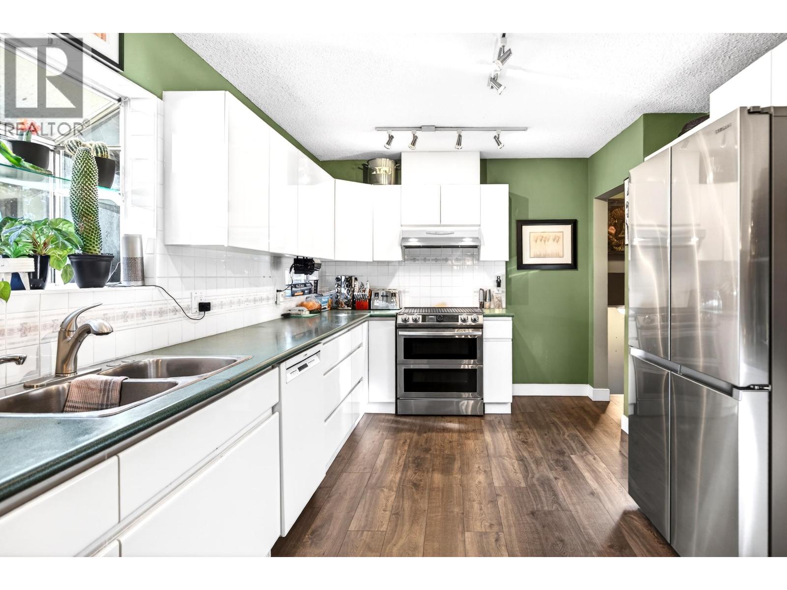 928 Stanton Avenue, Coquitlam, British Columbia  V3J 4V2 - Photo 8 - R3088647