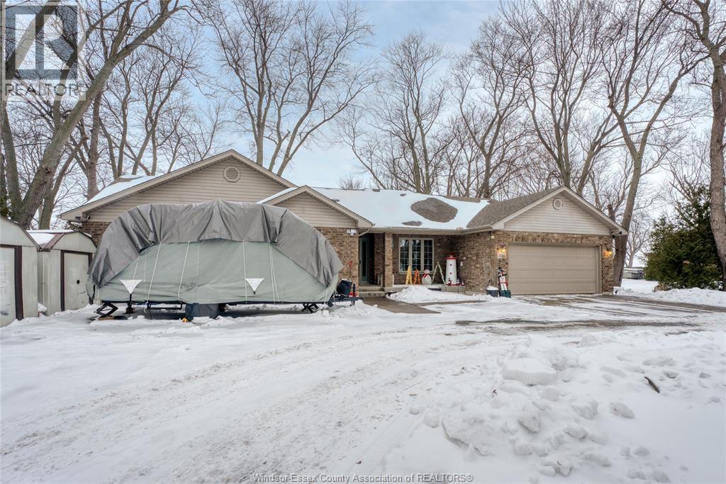 MLS# 26002832: 3214 St.Clair Rd, Stoney Point, Canada