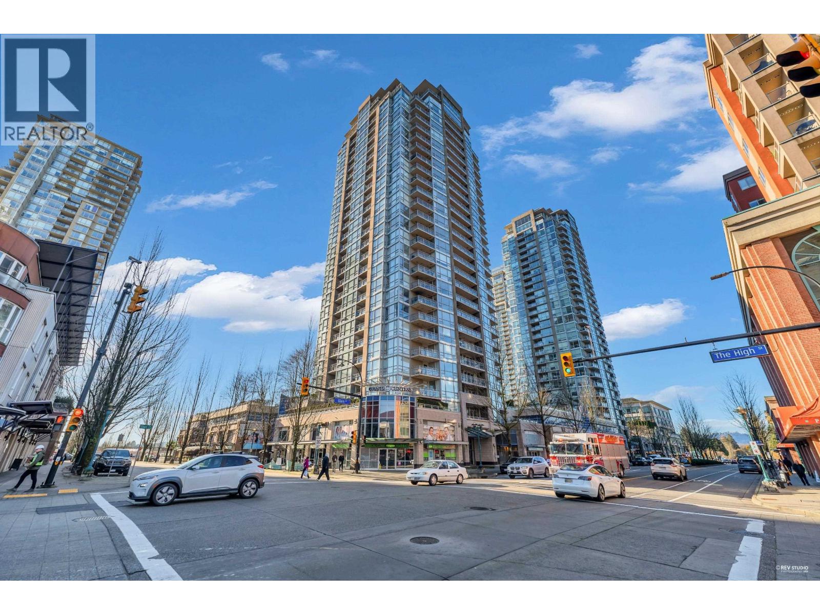 705 2978 Glen Drive, Coquitlam, British Columbia  V3B 0C3 - Photo 2 - R3083239