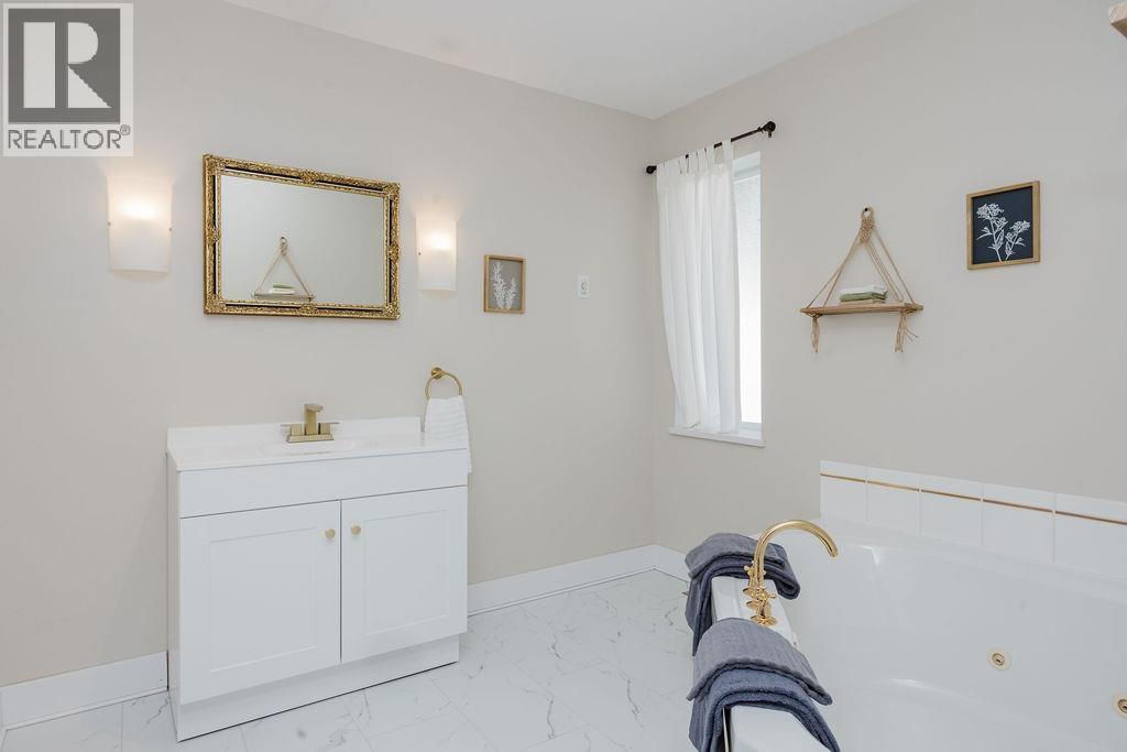 486 Ocean View Drive, Gibsons, British Columbia  V0N 1V5 - Photo 34 - R3088608