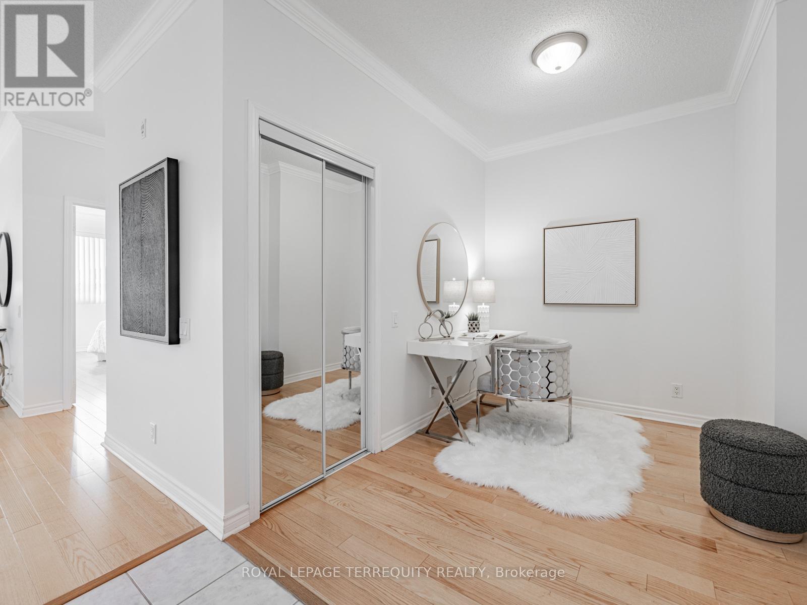 215 - 11121 Yonge Street, Richmond Hill, Ontario  L4C 0S7 - Photo 2 - N12777232