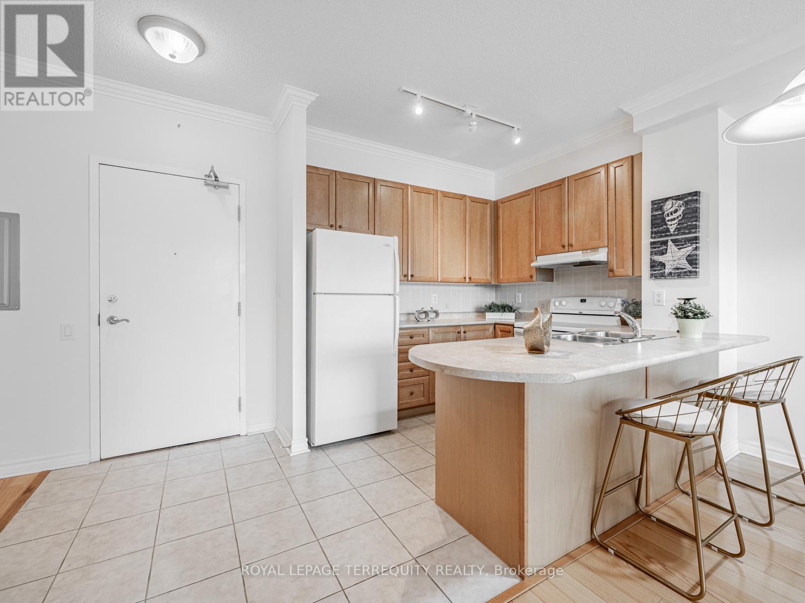 215 - 11121 Yonge Street, Richmond Hill, Ontario  L4C 0S7 - Photo 8 - N12777232