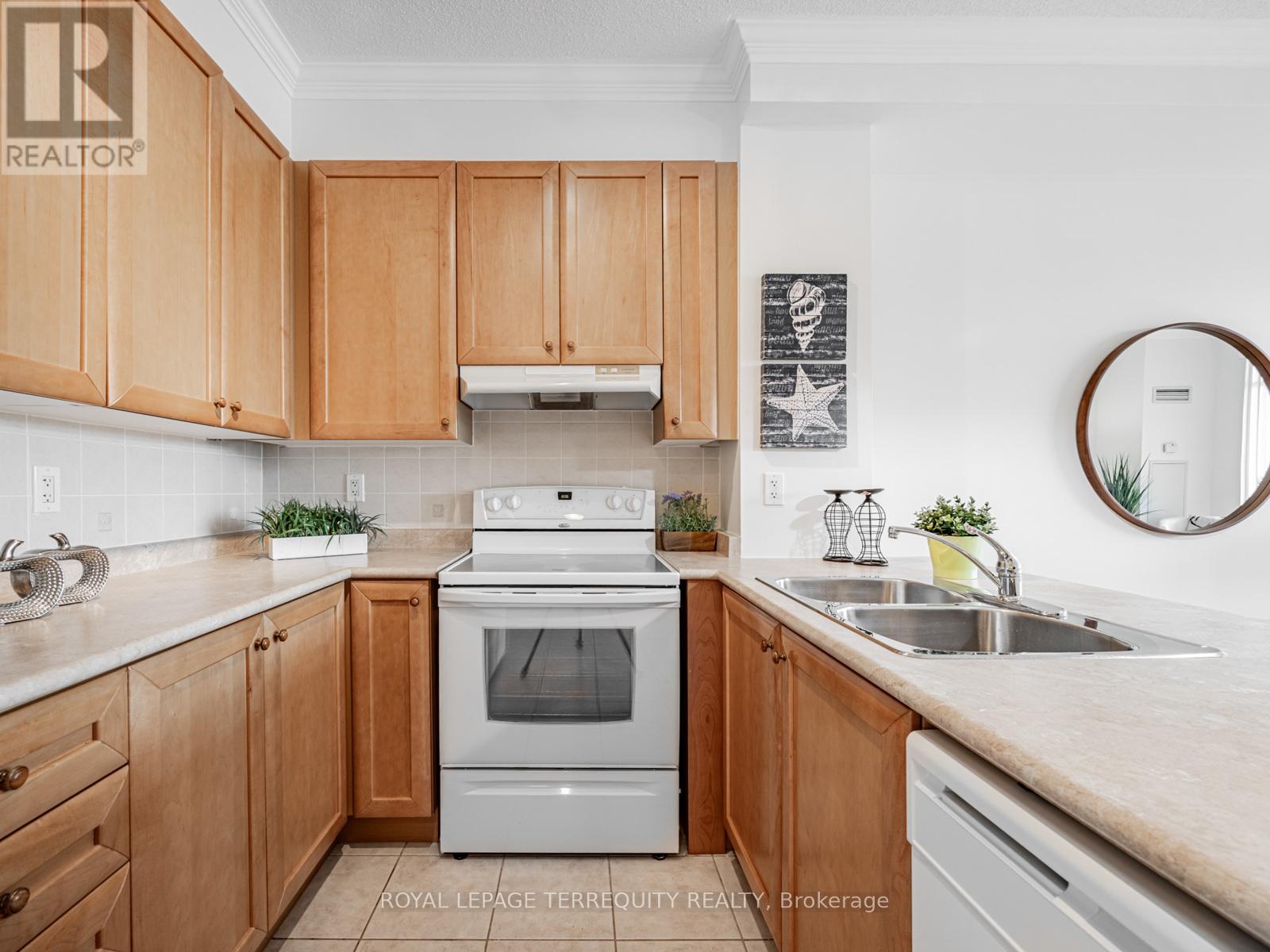 215 - 11121 Yonge Street, Richmond Hill, Ontario  L4C 0S7 - Photo 9 - N12777232