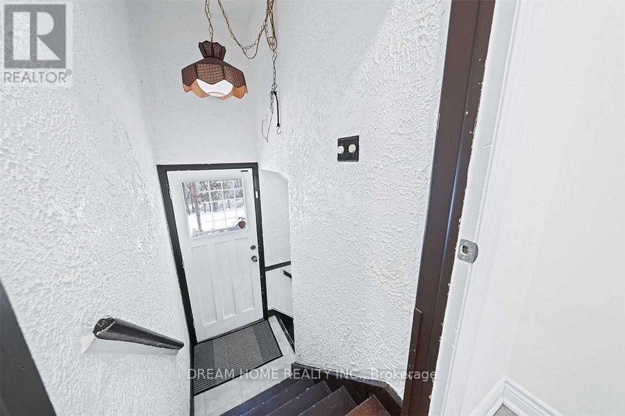 302 Crosby Avenue, Richmond Hill, Ontario  L4C 2R6 - Photo 11 - N12777238