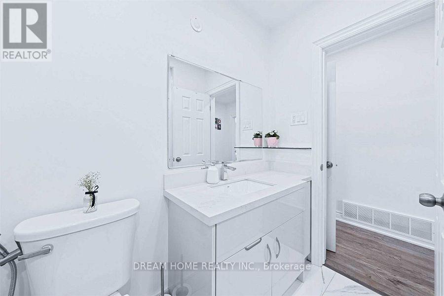 302 Crosby Avenue, Richmond Hill, Ontario  L4C 2R6 - Photo 17 - N12777238