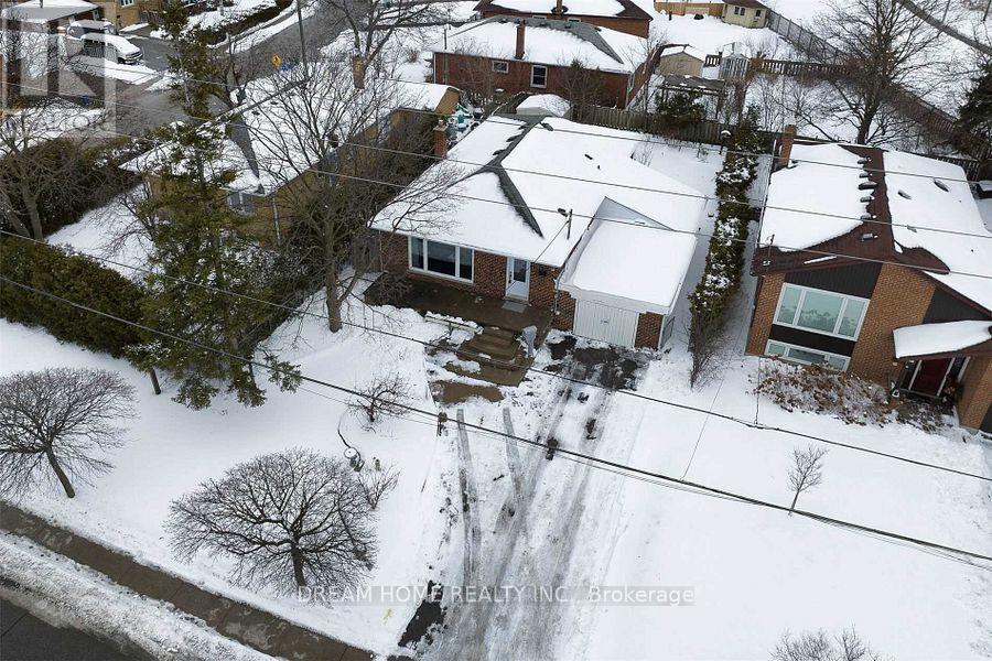 302 Crosby Avenue, Richmond Hill, Ontario  L4C 2R6 - Photo 2 - N12777238