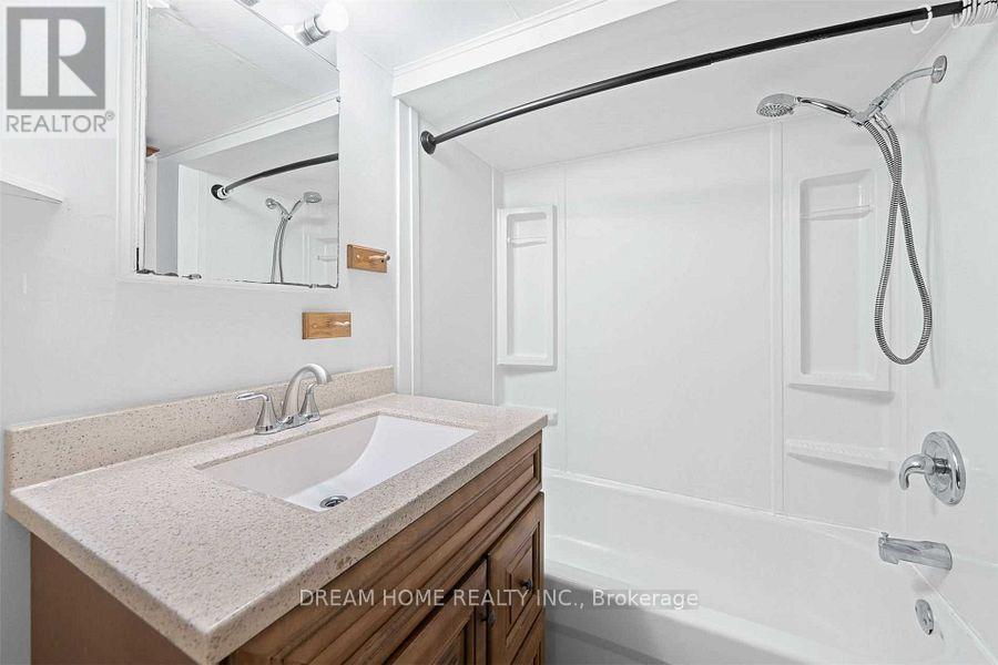 302 Crosby Avenue, Richmond Hill, Ontario  L4C 2R6 - Photo 21 - N12777238