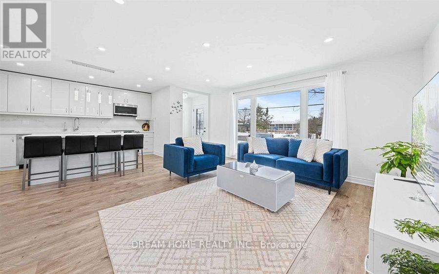 302 Crosby Avenue, Richmond Hill, Ontario  L4C 2R6 - Photo 6 - N12777238