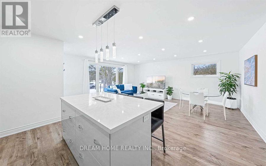 302 Crosby Avenue, Richmond Hill, Ontario  L4C 2R6 - Photo 8 - N12777238