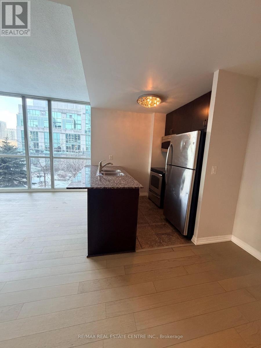 711 - 223 Webb Drive, Mississauga, Ontario  L5B 3W4 - Photo 5 - W12776640