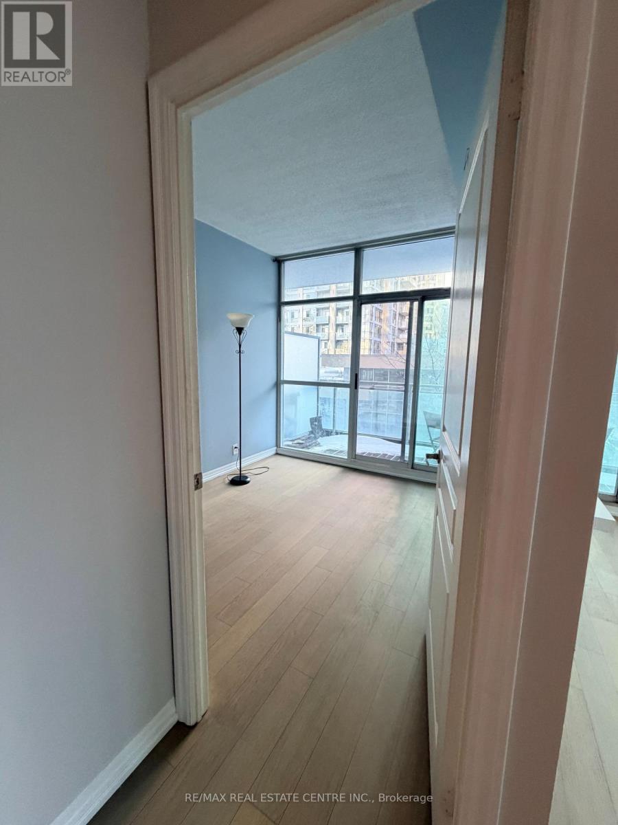 711 - 223 Webb Drive, Mississauga, Ontario  L5B 3W4 - Photo 10 - W12776640