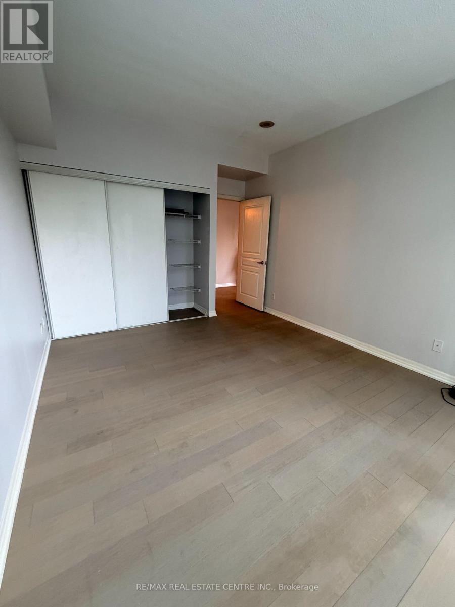 711 - 223 Webb Drive, Mississauga, Ontario  L5B 3W4 - Photo 12 - W12776640