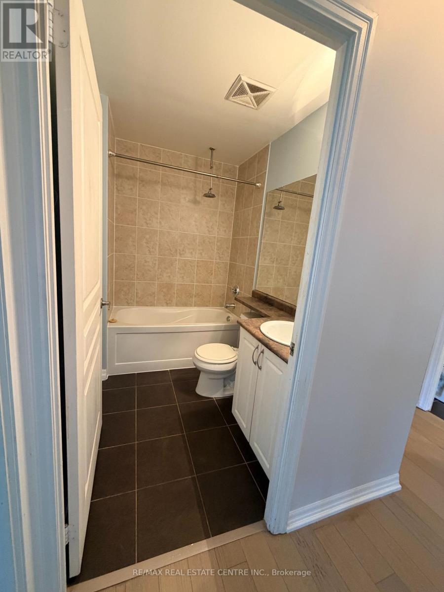 711 - 223 Webb Drive, Mississauga, Ontario  L5B 3W4 - Photo 15 - W12776640